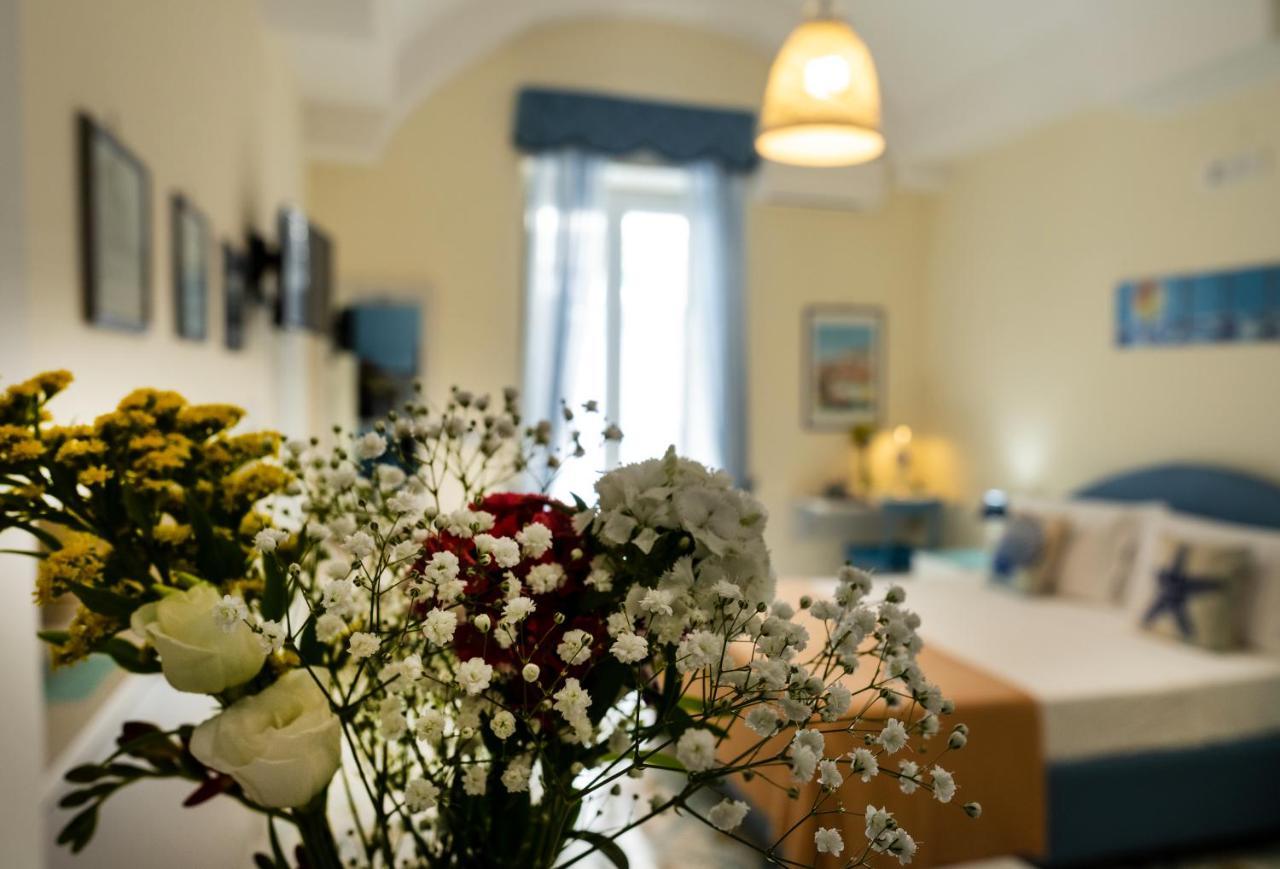 Libeccio - Apartment With Terrace And Sea View Maiori Ngoại thất bức ảnh