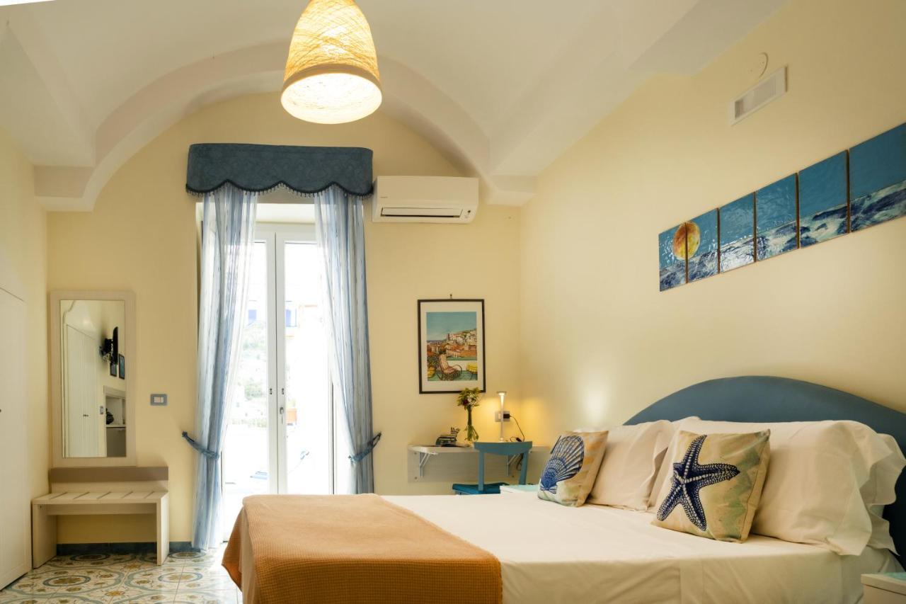 Libeccio - Apartment With Terrace And Sea View Maiori Ngoại thất bức ảnh